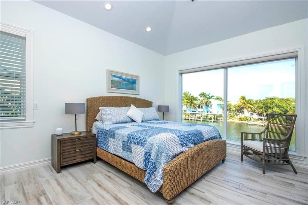 1520 Angel DR, SANIBEL FL 33957-9