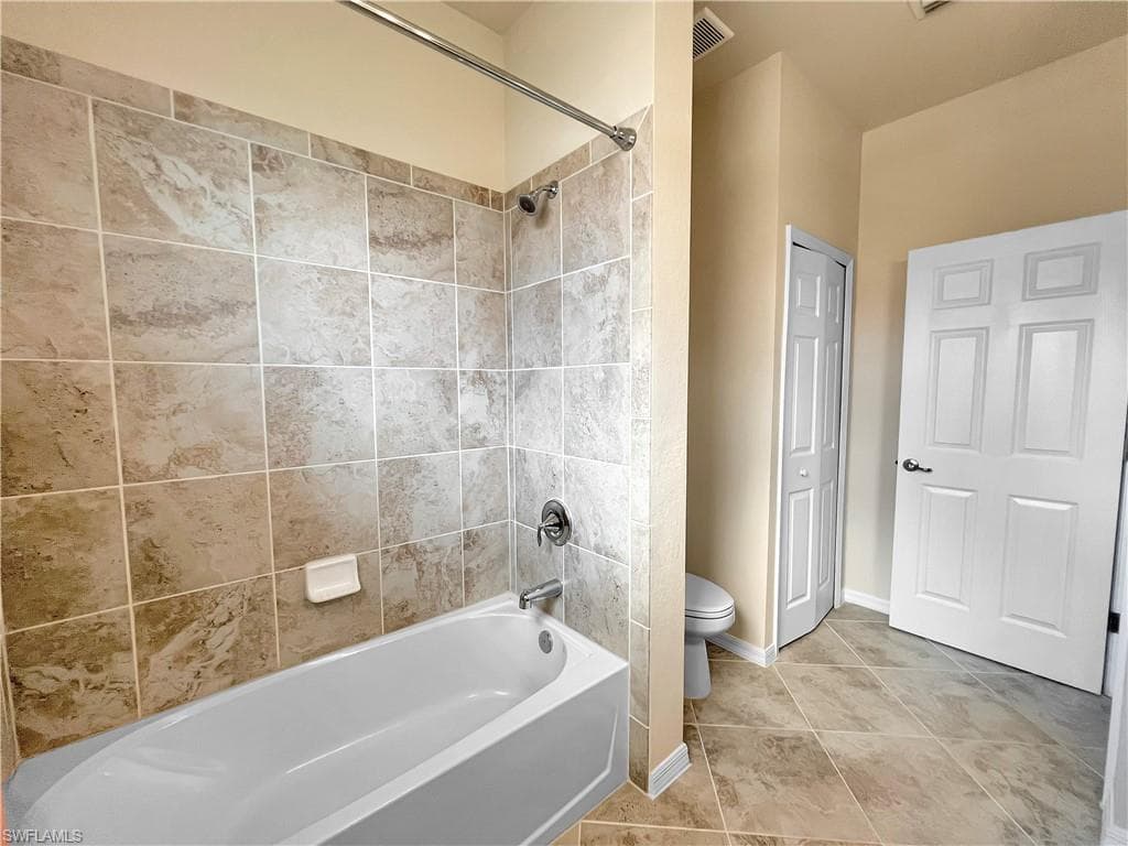 8895 Via Isola CT, FORT MYERS FL 33966-18