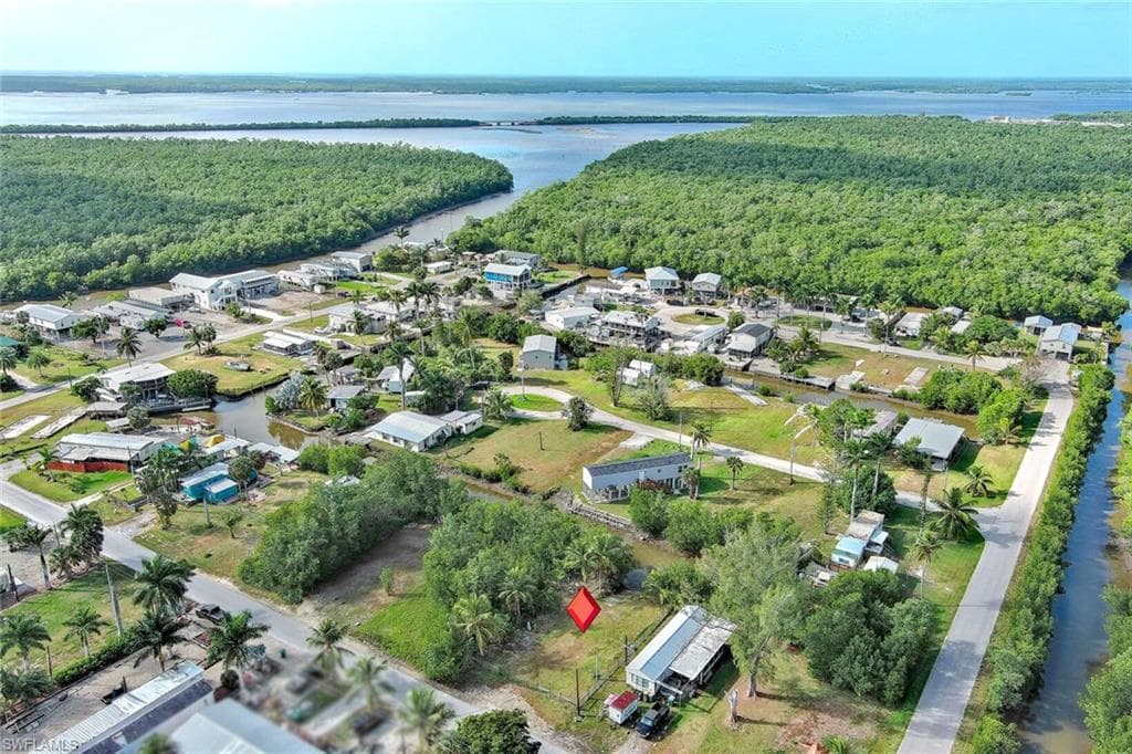 102 Egret LN, EVERGLADES CITY FL 34139-2