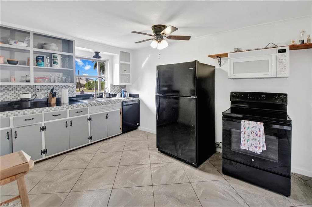 101 Pago Pago DR E, NAPLES FL 34113-22