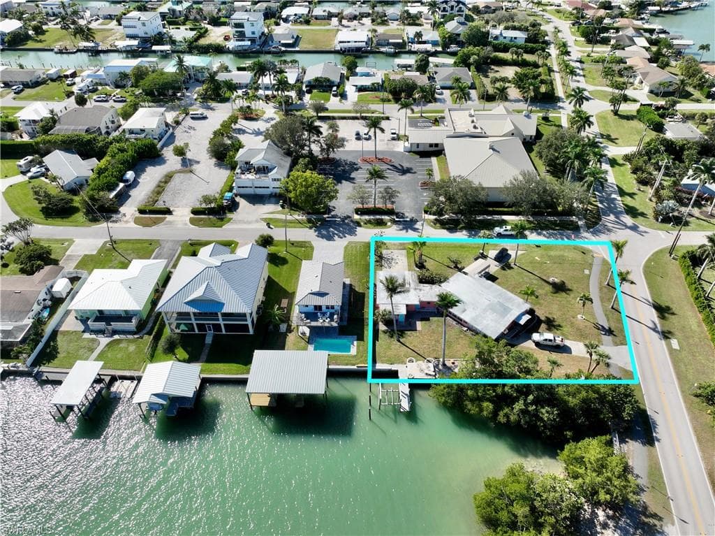 101 Pago Pago DR E, NAPLES FL 34113-1