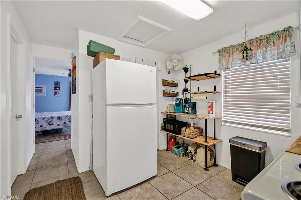 101 Pago Pago DR E, NAPLES FL 34113-12