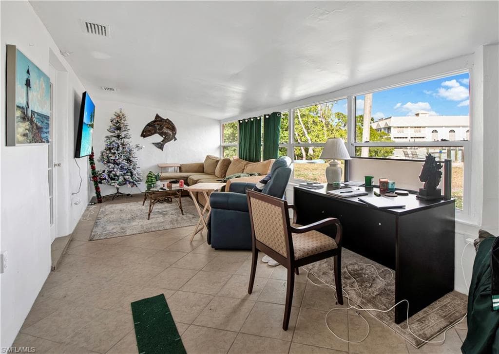 101 Pago Pago DR E, NAPLES FL 34113-16