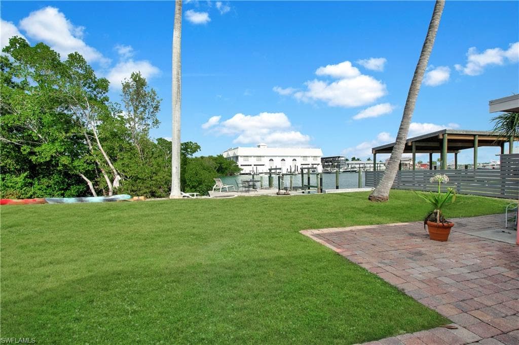 101 Pago Pago DR E, NAPLES FL 34113-4