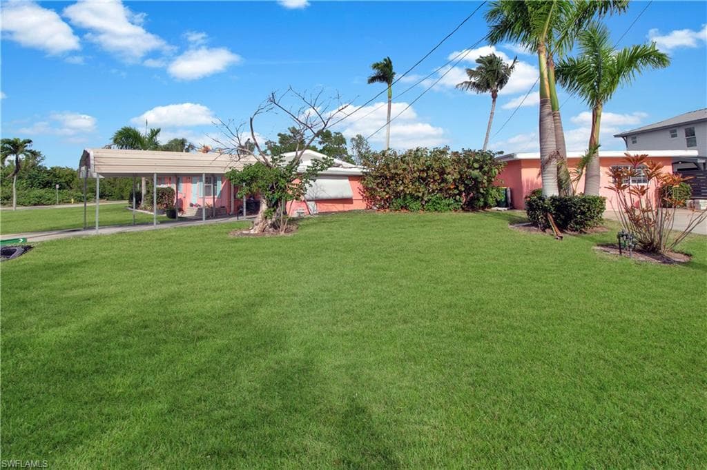 101 Pago Pago DR E, NAPLES FL 34113-32