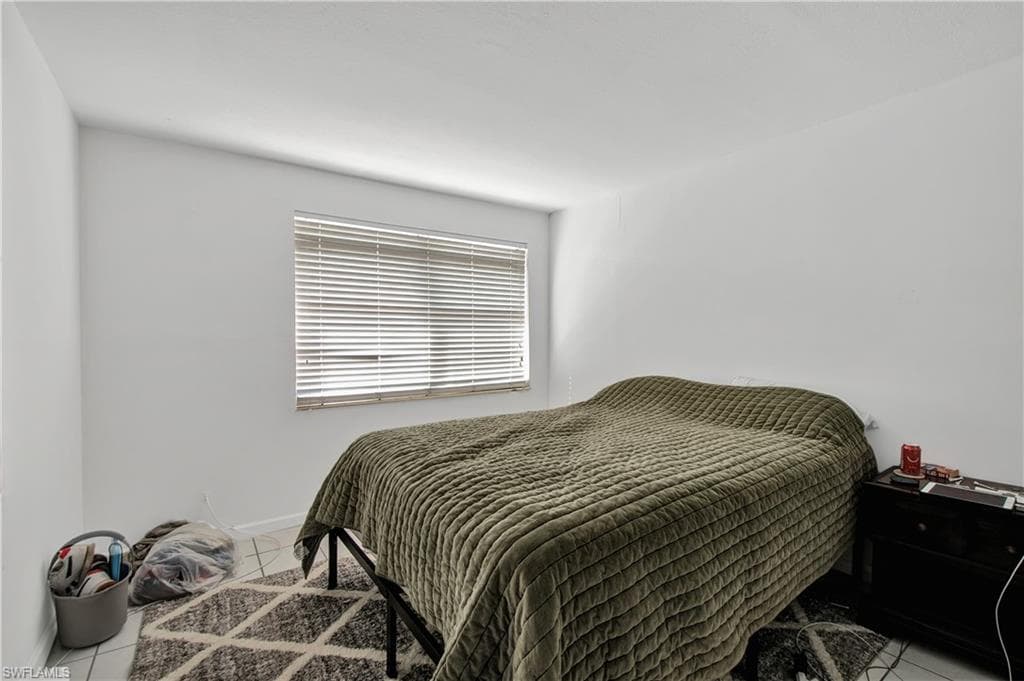 101 Pago Pago DR E, NAPLES FL 34113-17