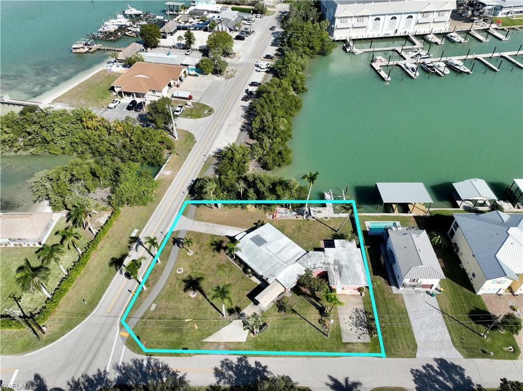 101 Pago Pago DR E, NAPLES FL 34113-36