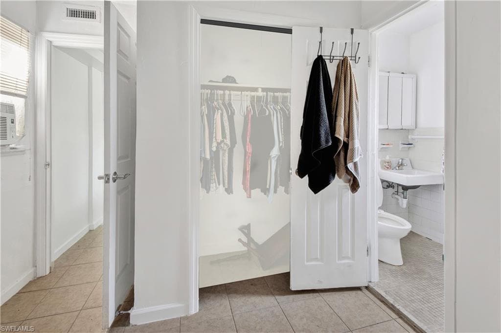 101 Pago Pago DR E, NAPLES FL 34113-18