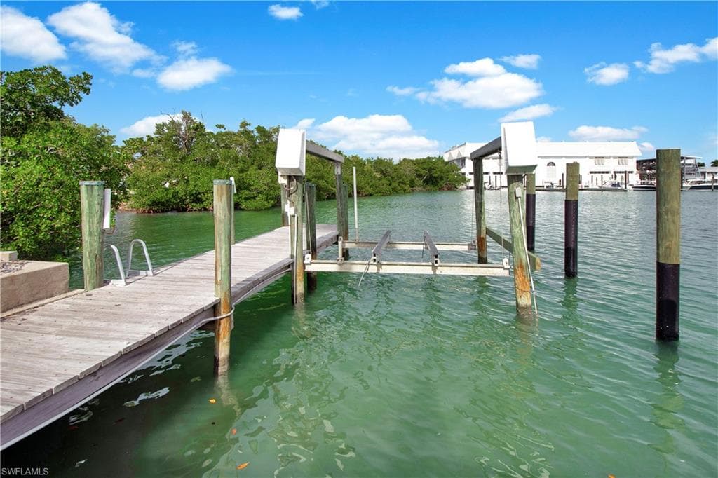 101 Pago Pago DR E, NAPLES FL 34113-30