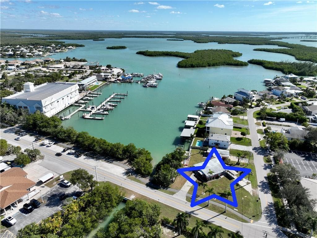 101 Pago Pago DR E, NAPLES FL 34113-3