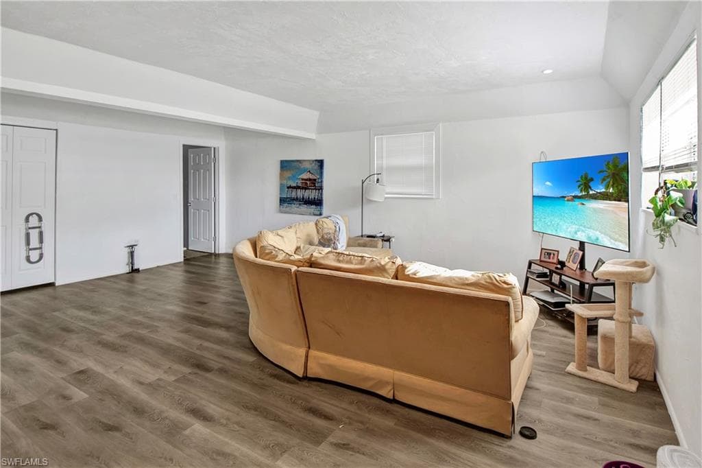 101 Pago Pago DR E, NAPLES FL 34113-24