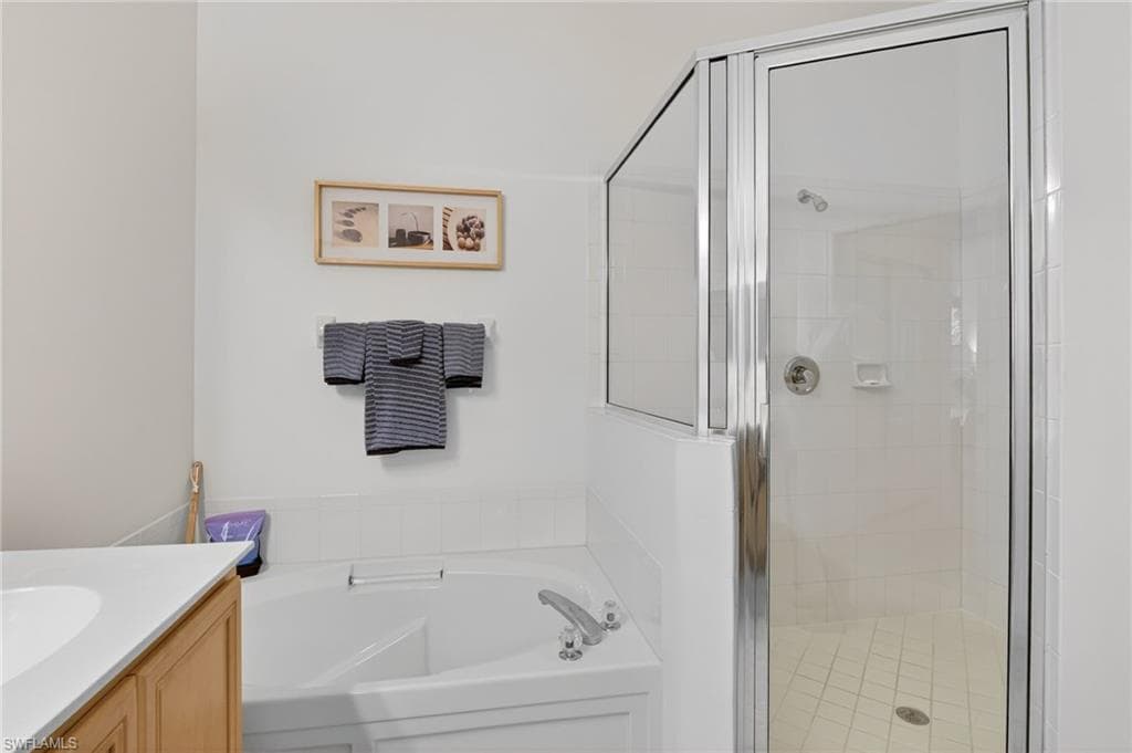 6837 Sterling Greens DR # 201, NAPLES FL 34104-27