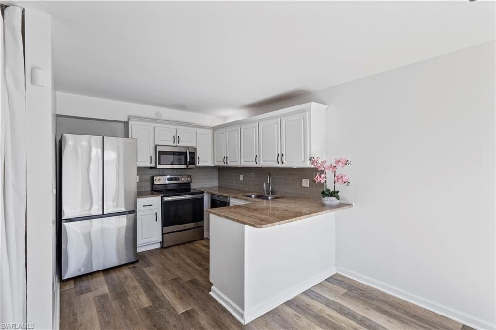 4001 Sandlewood LN # 4, FORT MYERS FL 33907-8