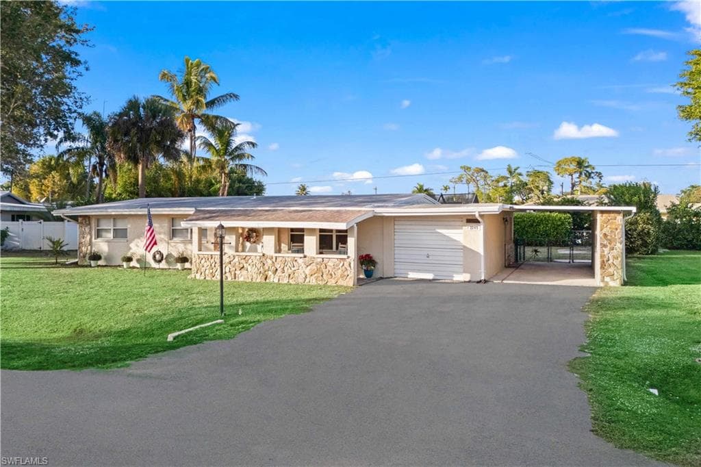 2249 Ephraim AVE, FORT MYERS FL 33907-5