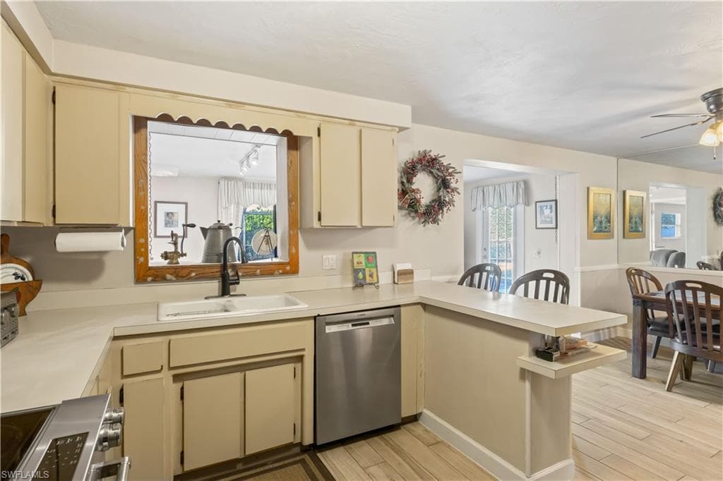 2249 Ephraim AVE, FORT MYERS FL 33907-16