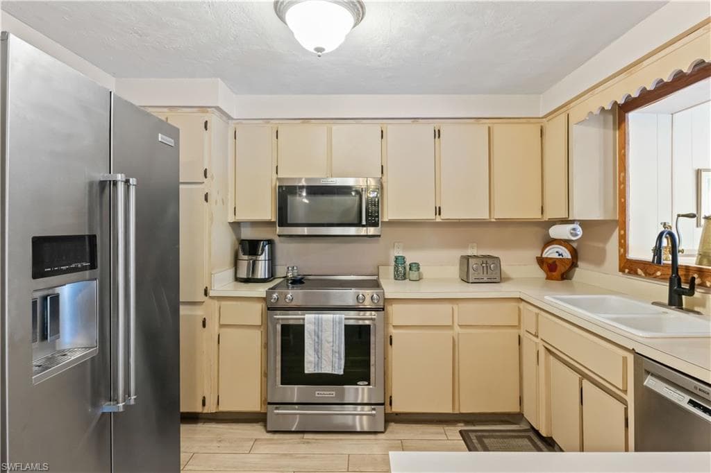 2249 Ephraim AVE, FORT MYERS FL 33907-15