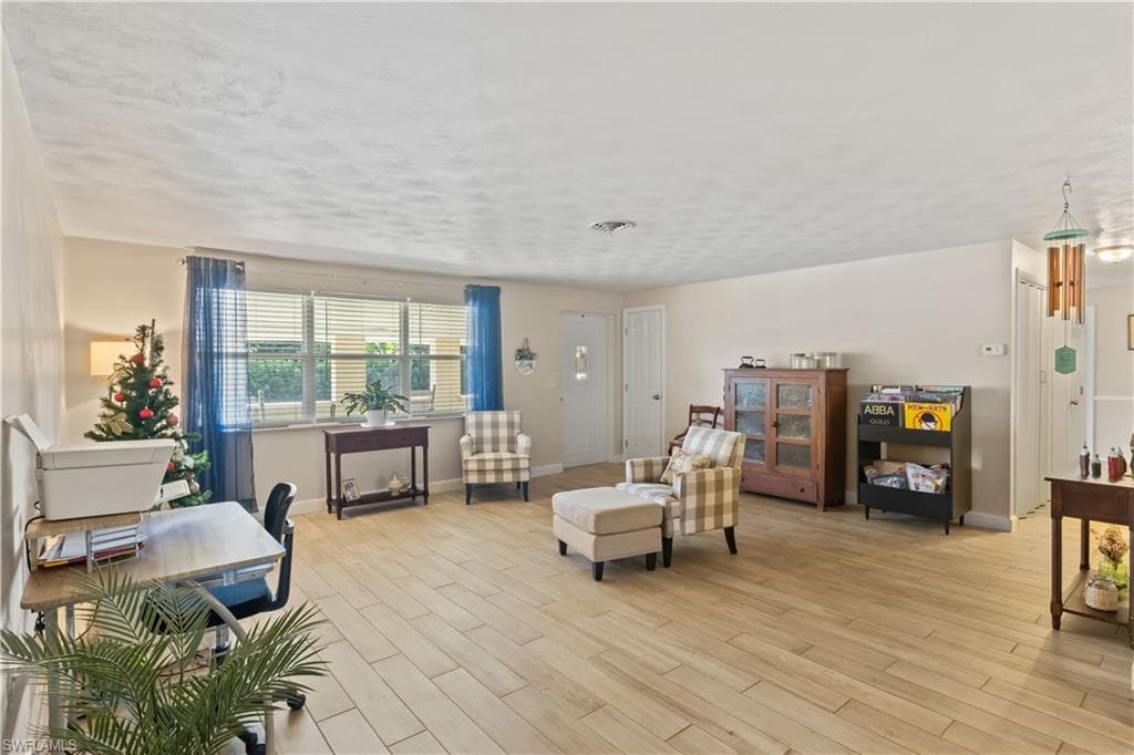 2249 Ephraim AVE, FORT MYERS FL 33907-8