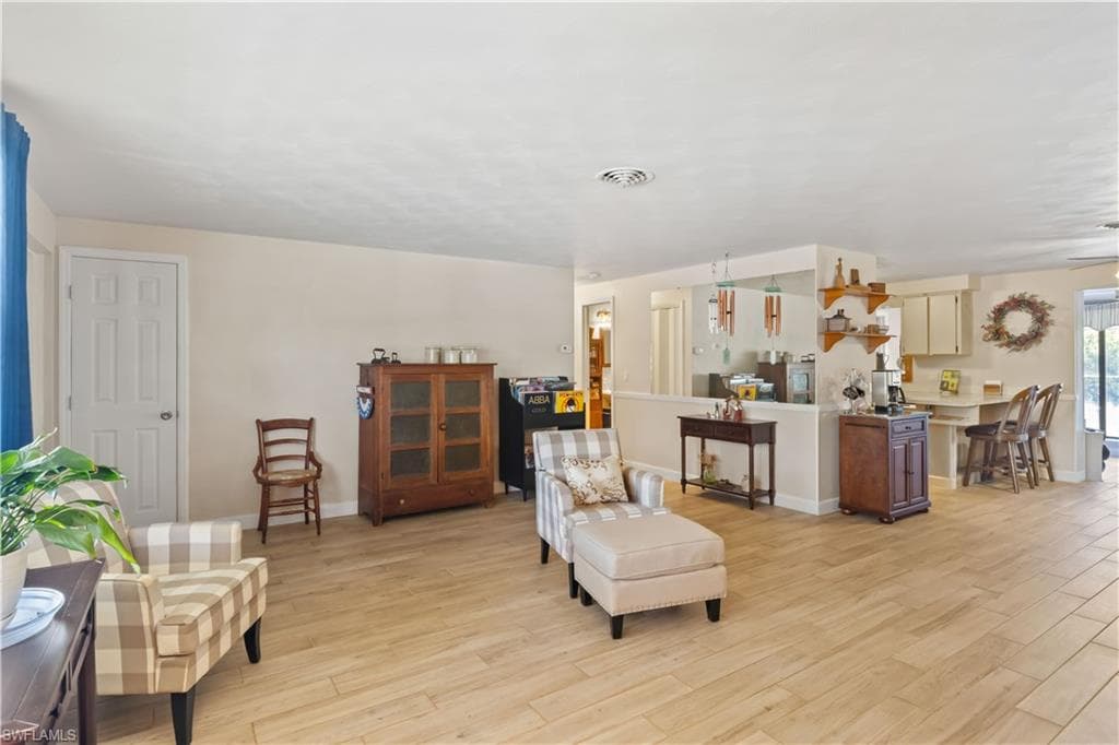 2249 Ephraim AVE, FORT MYERS FL 33907-9