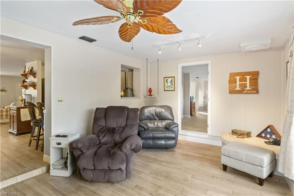 2249 Ephraim AVE, FORT MYERS FL 33907-17