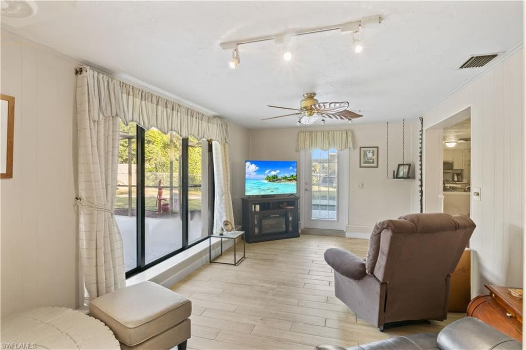 2249 Ephraim AVE, FORT MYERS FL 33907-18