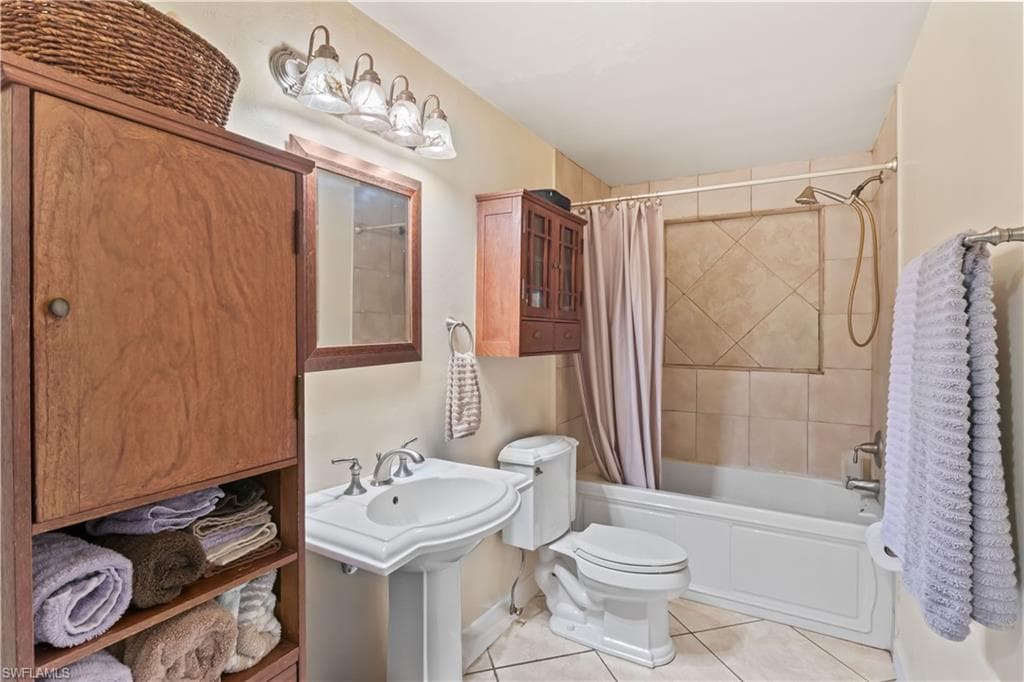 2249 Ephraim AVE, FORT MYERS FL 33907-28