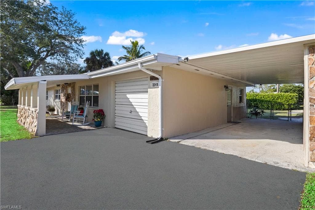 2249 Ephraim AVE, FORT MYERS FL 33907-7