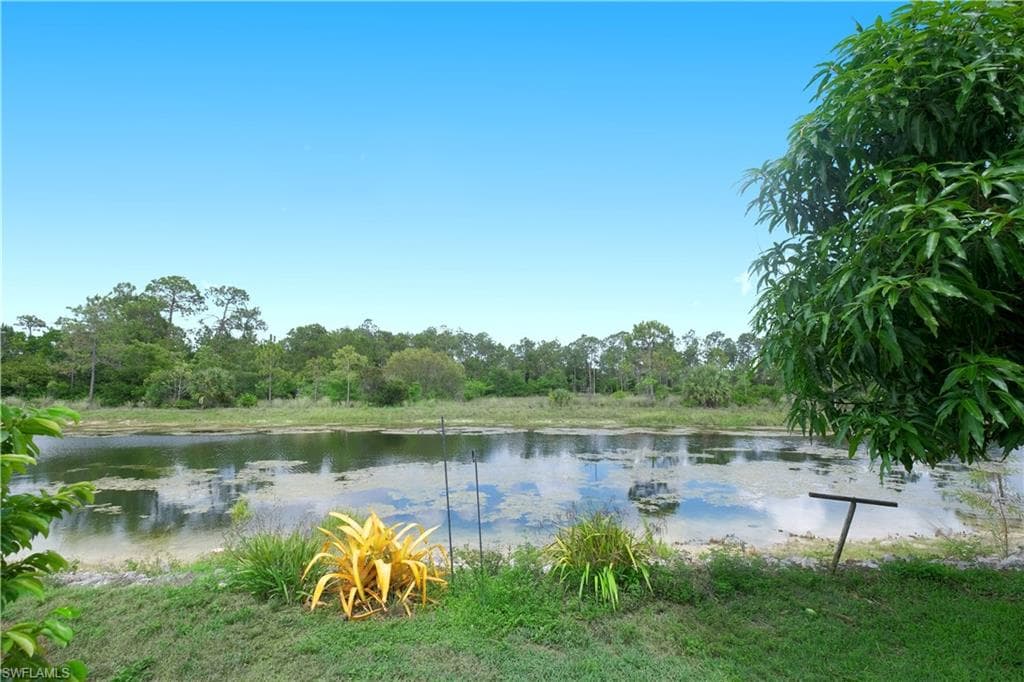 5442 Whitten DR, NAPLES FL 34104-1