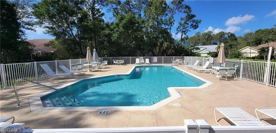 5442 Whitten DR, NAPLES FL 34104-25