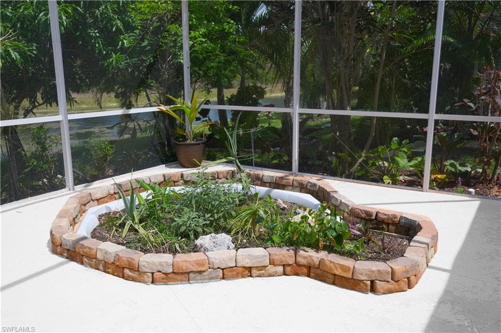 5442 Whitten DR, NAPLES FL 34104-21