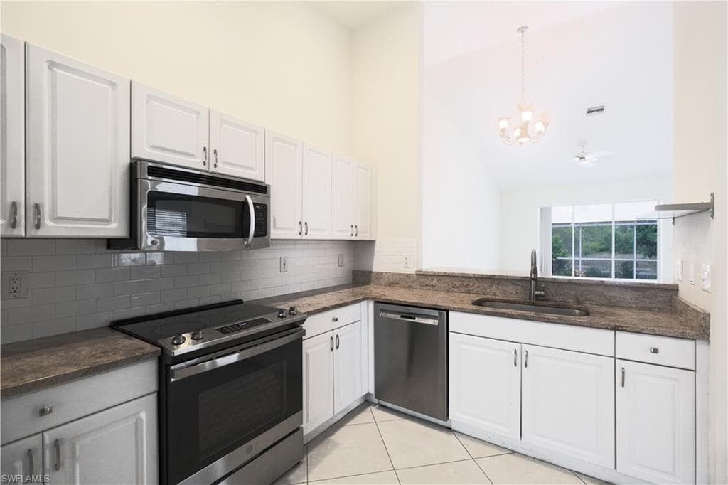 5442 Whitten DR, NAPLES FL 34104-8