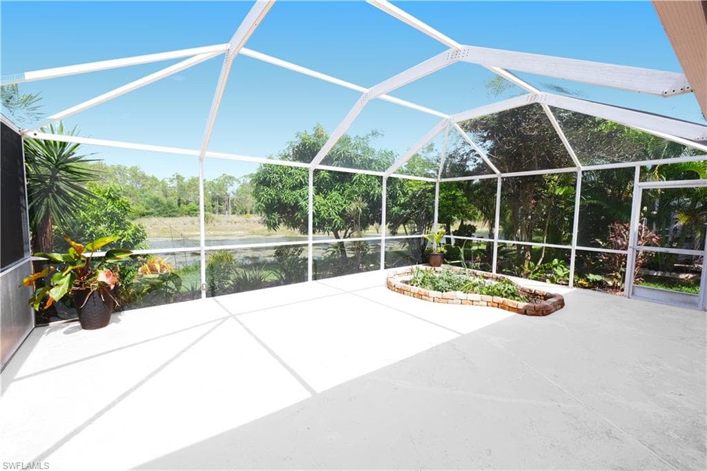 5442 Whitten DR, NAPLES FL 34104-20