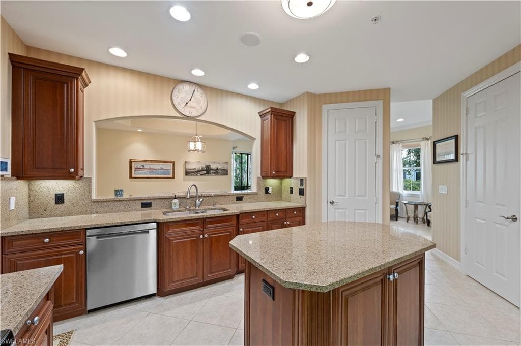 2809 Tiburon BLVD E 2-9