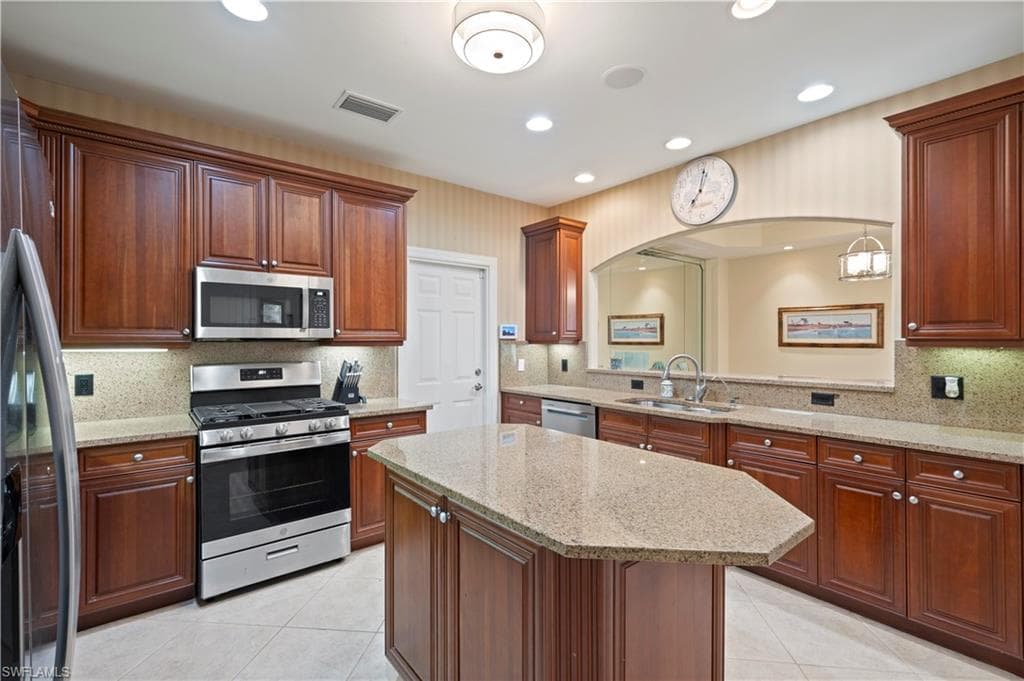 2809 Tiburon BLVD E 2-10