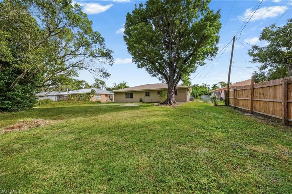 5824-5826 Algiers ST, FORT MYERS FL 33919-27