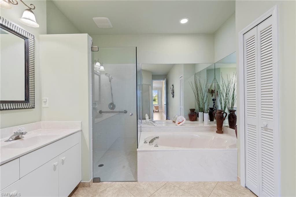 8583 Fairway Bend DR, ESTERO FL 33967-22
