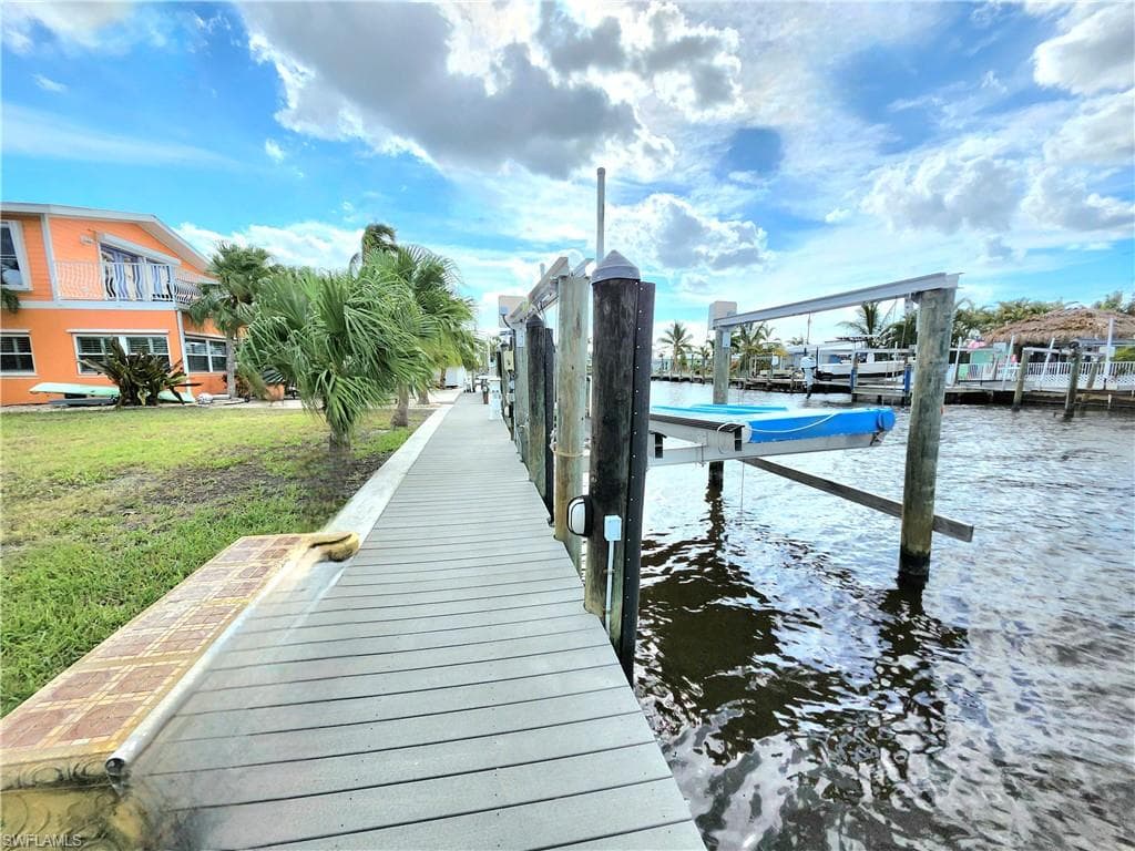 2596 Bayshore DR, MATLACHA FL 33993-1