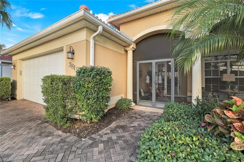 3815 Recreation LN, NAPLES FL 34116-2