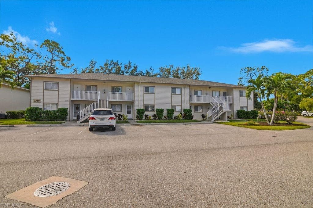 2360 Naples Trace CIR # 2, NAPLES FL 34109-1