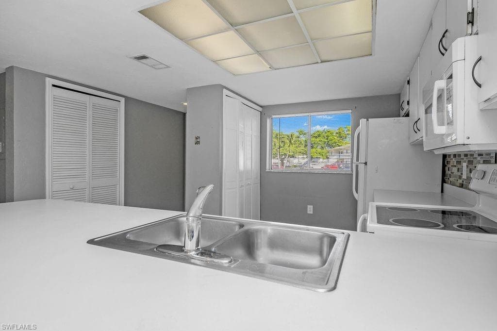 2360 Naples Trace CIR # 2, NAPLES FL 34109-6