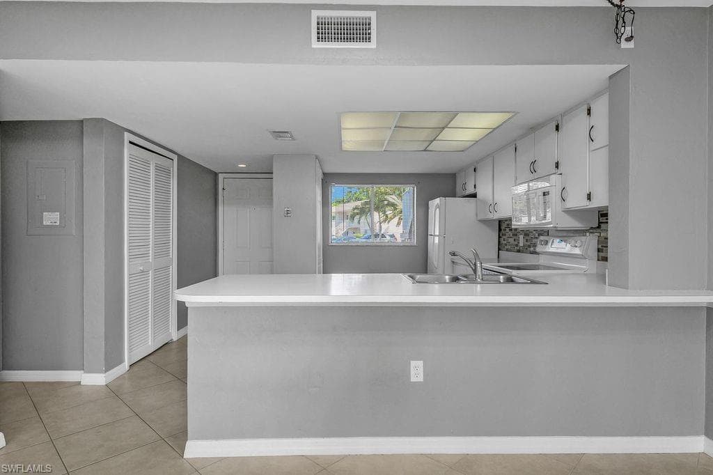 2360 Naples Trace CIR # 2, NAPLES FL 34109-7