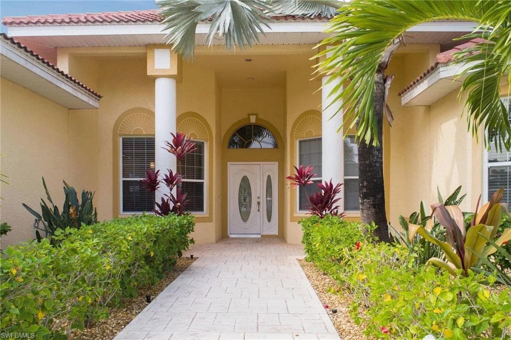 3730 SE 18th PL, CAPE CORAL FL 33904-1