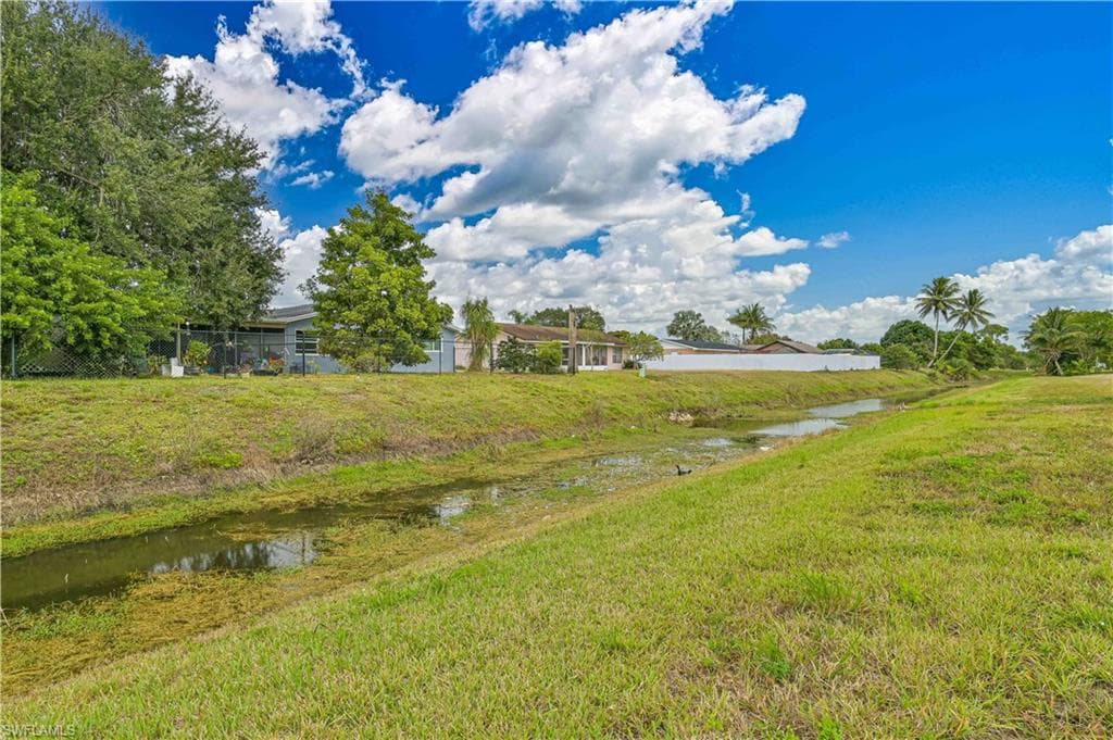 208 Danby RD, LEHIGH ACRES FL 33936-5