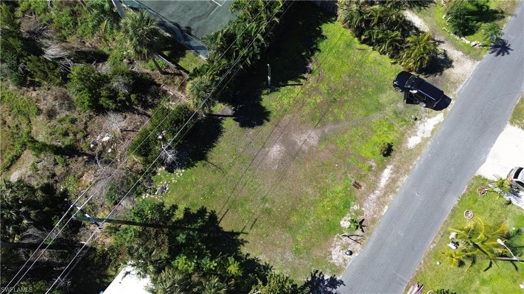 12135 Hibiscus DR, FORT MYERS FL 33908-7