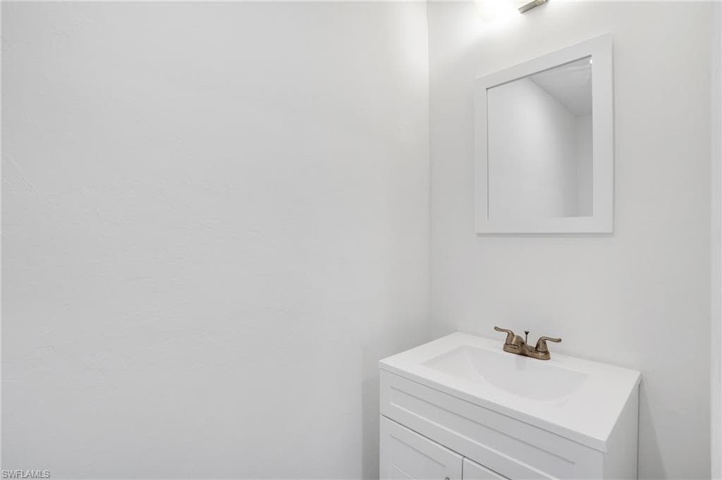 351 Jefferson CT, FORT MYERS BEACH FL 33931-25