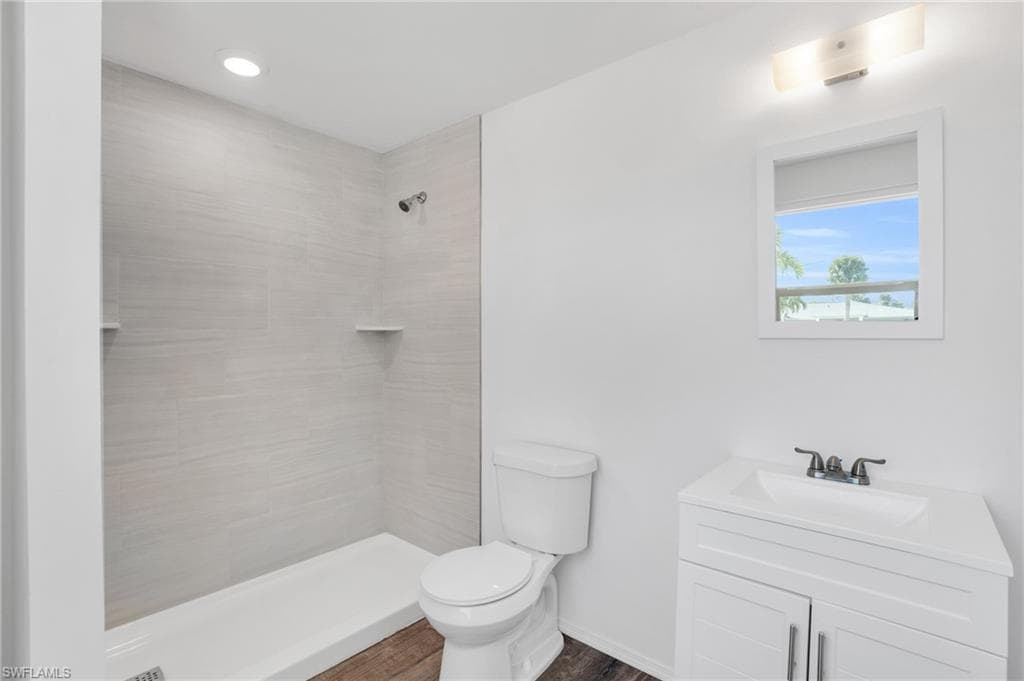 351 Jefferson CT, FORT MYERS BEACH FL 33931-28