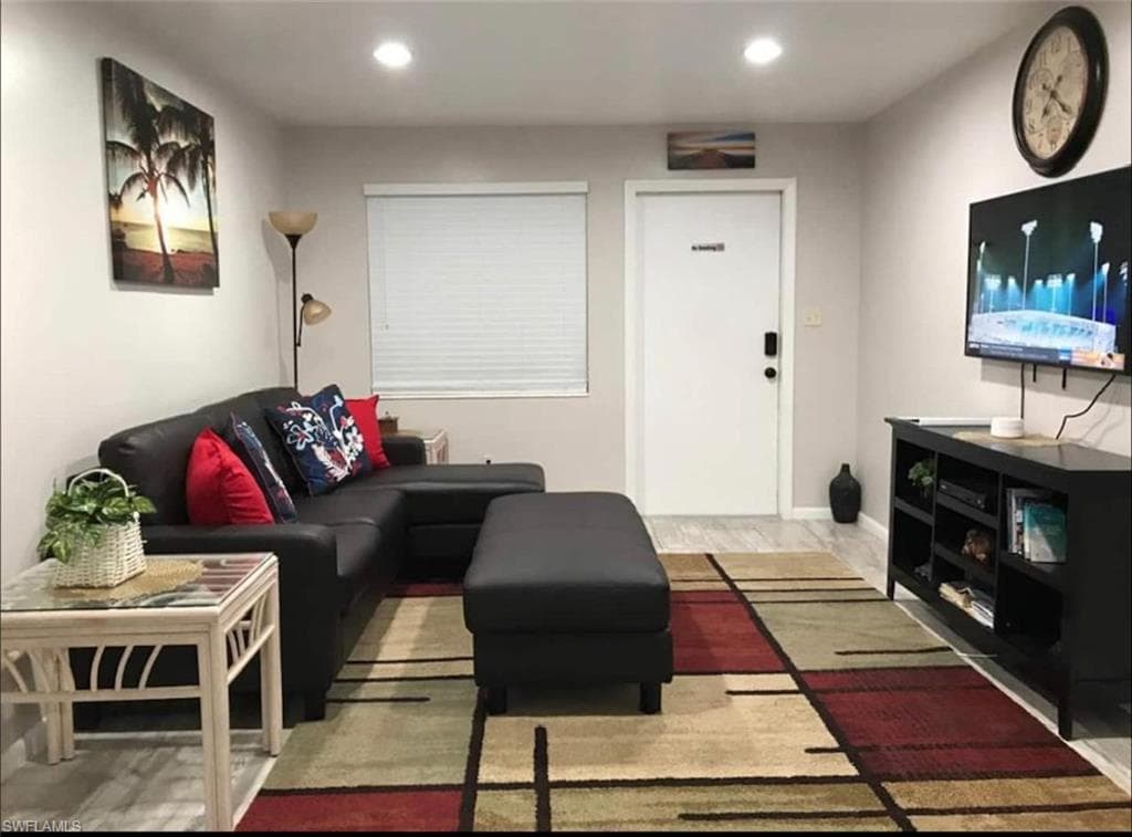 1136 Michigan AVE, NAPLES FL 34103-1