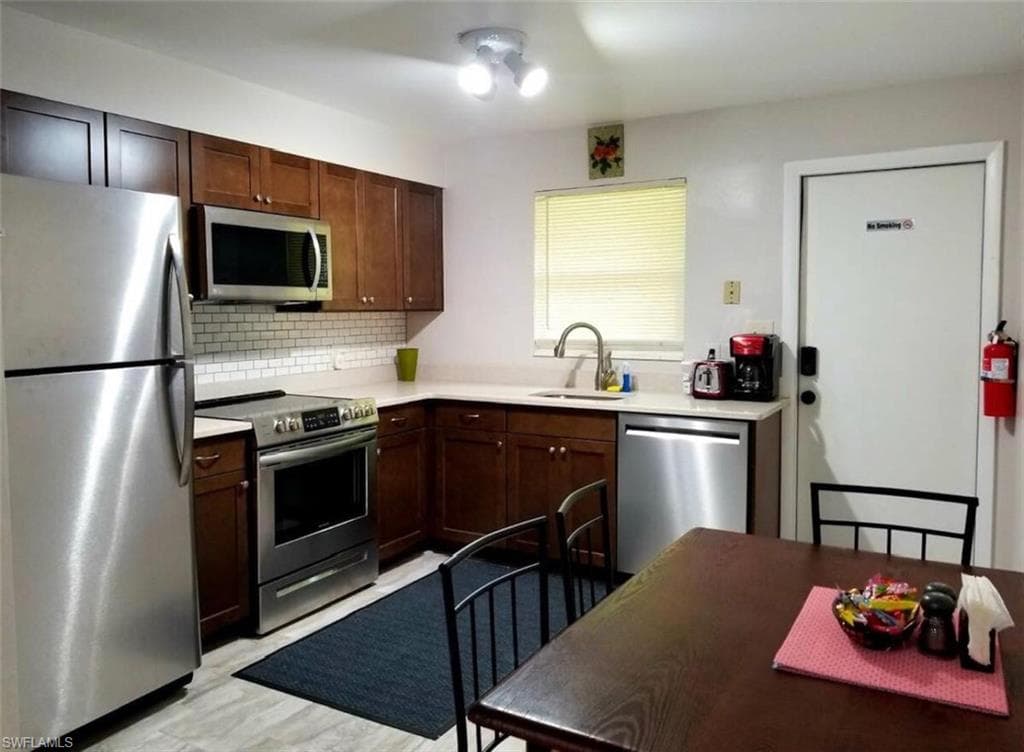 1136 Michigan AVE, NAPLES FL 34103-2