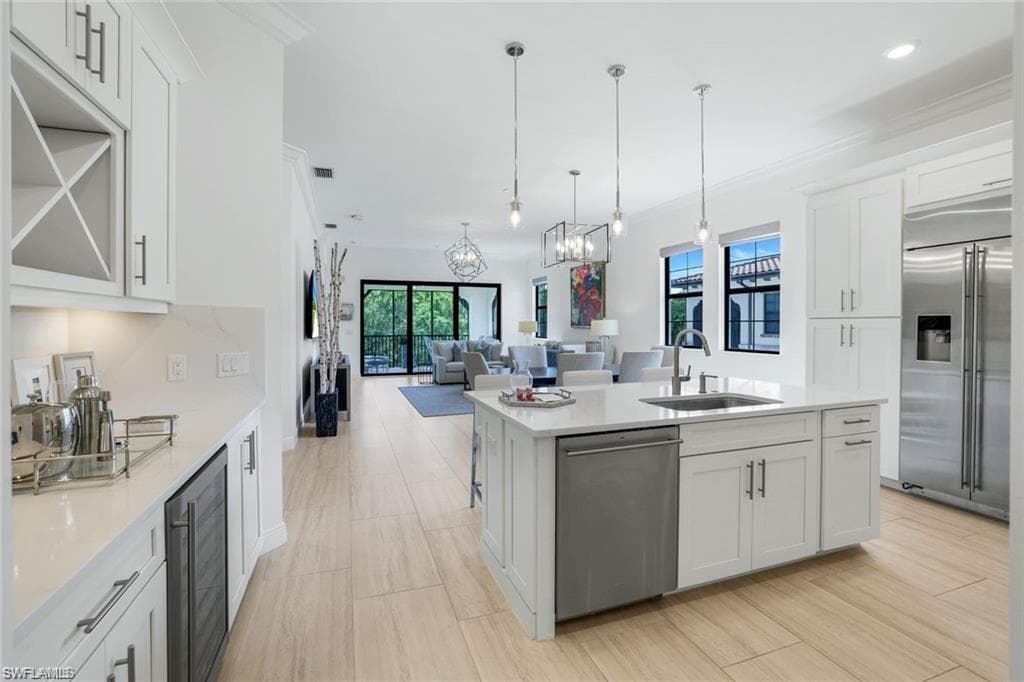 16374 Viansa WAY # 302, NAPLES FL 34110-5