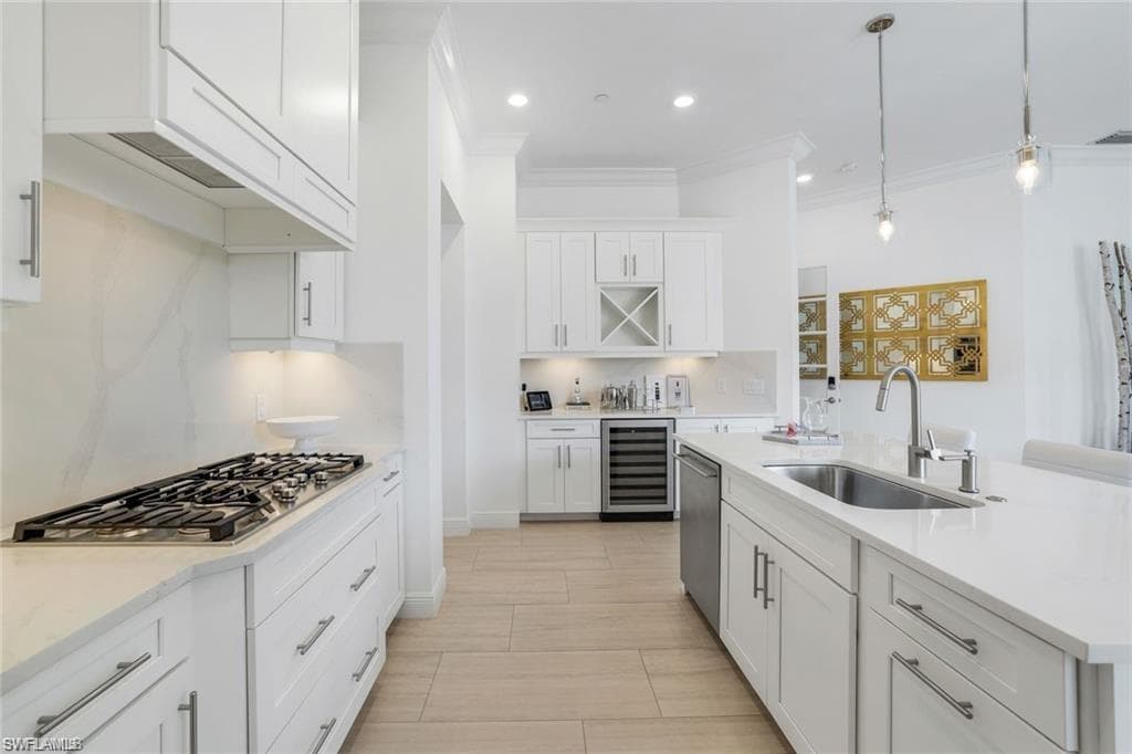 16374 Viansa WAY # 302, NAPLES FL 34110-4
