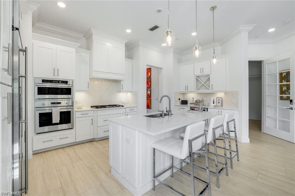 16374 Viansa WAY # 302, NAPLES FL 34110-3